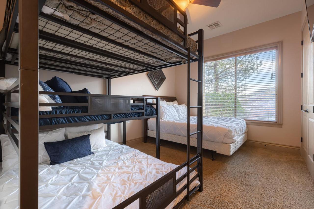 D5-Coral Springs Poolside-Ground Floor 3-Bedroom Hillside View เฮอร์ริเคน ห้อง รูปภาพ
